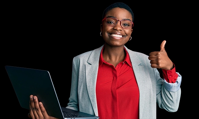 Mevrouw met laptop en duim omhoog